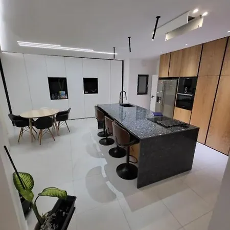 Splendid Apartment, Quality Fittings Nice